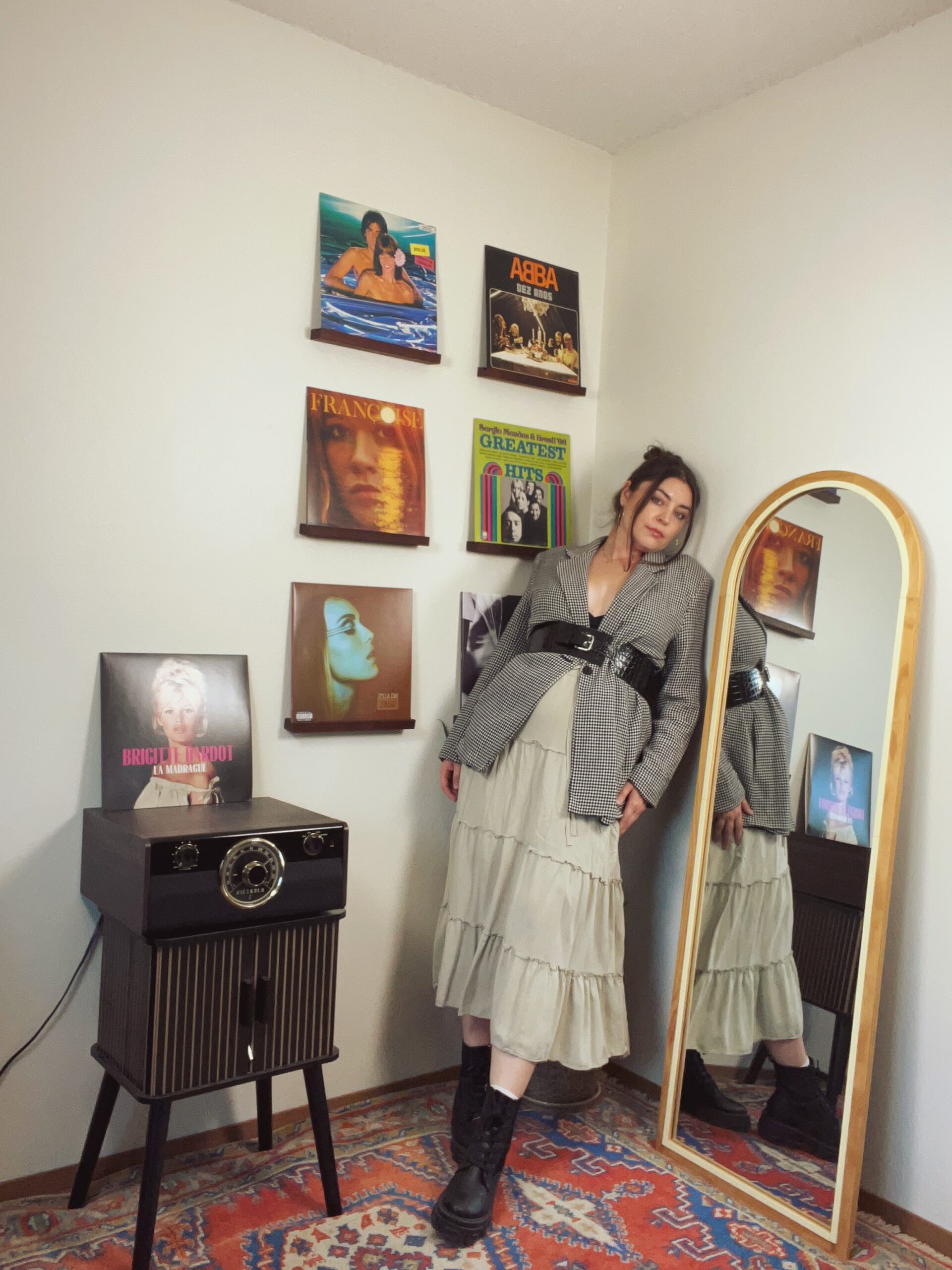 Soft Grunge Meets Vintage French in this Bardot-Inspired Look